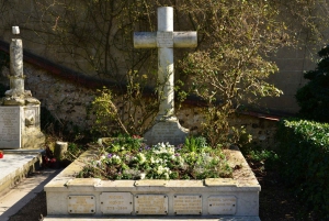Small-Group Giverny and Van Gogh's Room in Auvers from Paris
