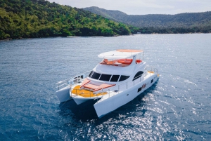 Pattaya: Private Luxury Catamaran Island Discoveries
