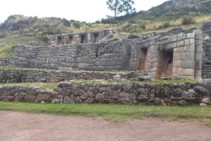 クスコ：サパンティアナ水道橋を訪れる市内ツアーをご案内いたします