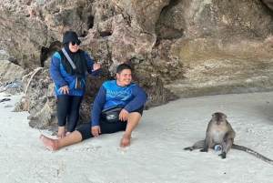 Phuket: Phi Phi Islands and Maya Bay Day Trip with Lunch