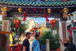 Phuket: Old Town Street Art Walk & Tile Painting Workshop