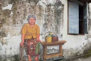 Phuket: Old Town Street Art Walk & Tile Painting Workshop