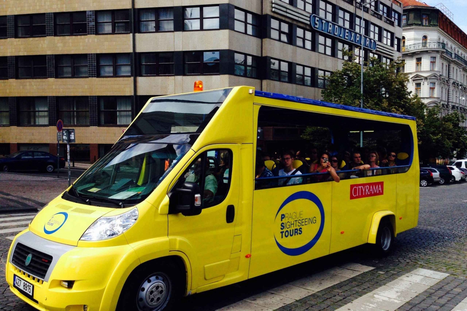 旧市街発：人気観光スポットをまわるプラハ2時間バスツアー