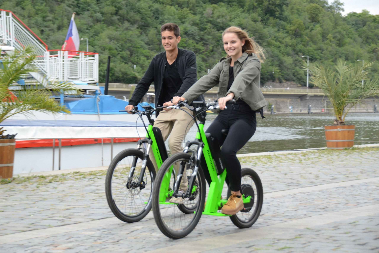 Praga: Noleggio di scooter elettrici e Cruiser Fat eBike