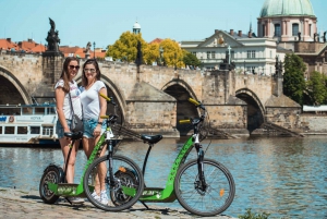 Praga: tour de 4 horas por la ciudad en Segway y e-scooter