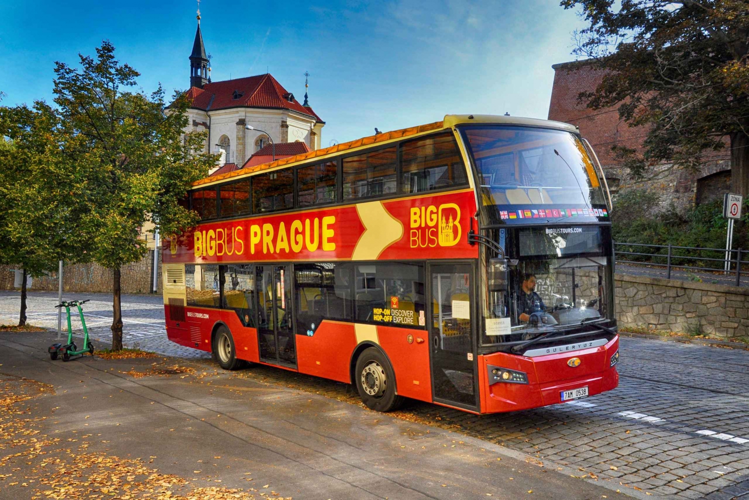 Prag: Große Hop-On/Hop-Off-Bustour und Moldau-Kreuzfahrt