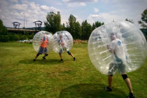 Prag: Bubble Football und Bogenschießen als Kombi-Erlebnis