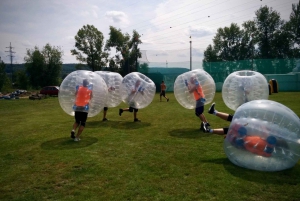 Prag: Bubble Football und Bogenschießen als Kombi-Erlebnis