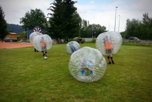 Prag: Bubble Football und Bogenschießen als Kombi-Erlebnis