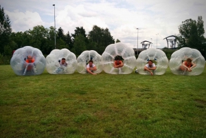 Prag: Bubble Football und Bogenschießen als Kombi-Erlebnis