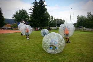 Prag: Bubble Football und Bogenschießen als Kombi-Erlebnis