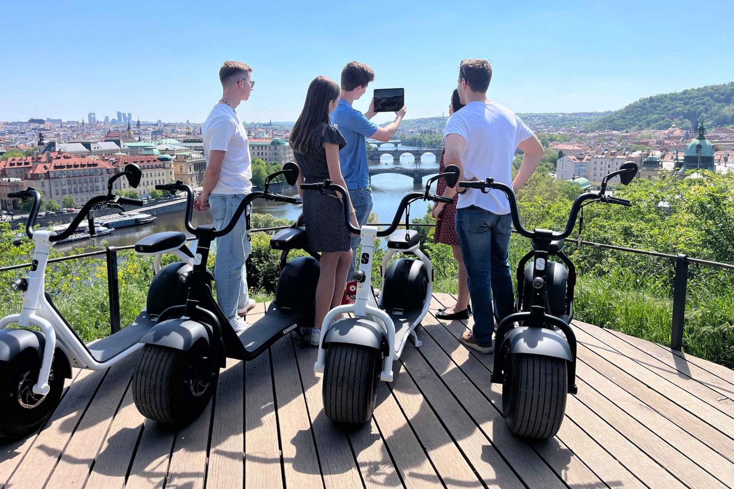 Praag E-Scooter City Tour: regulier of met dikke banden