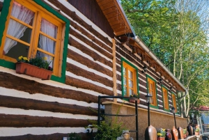 Praga: cena di 3 portate con bevande, spettacolo folcloristico e trasferimenti