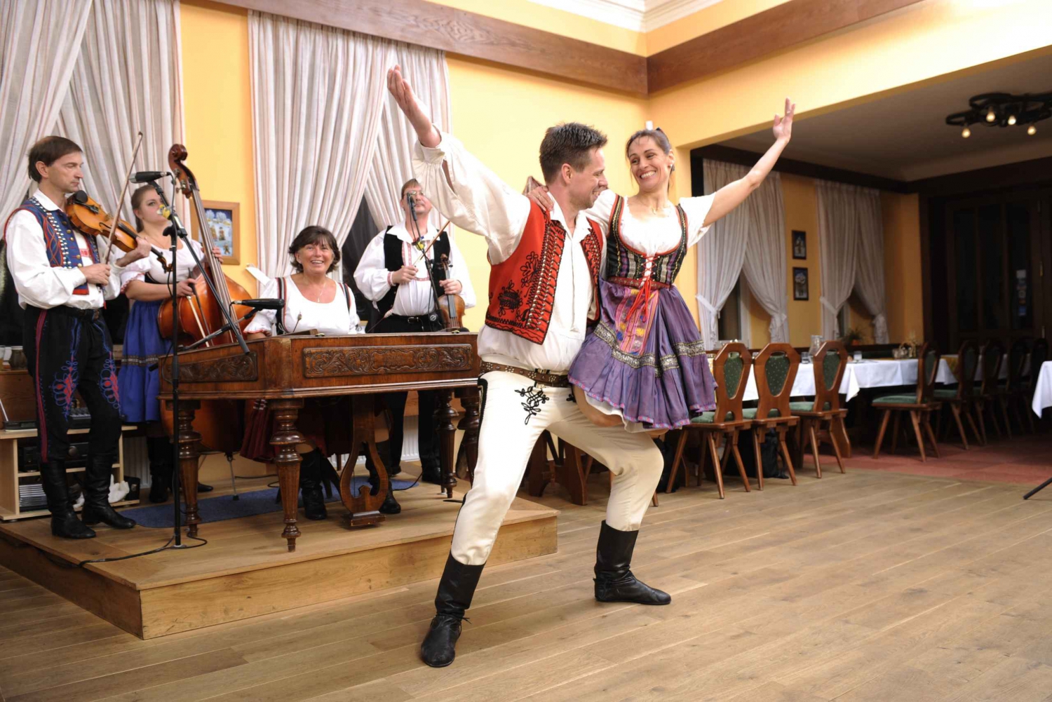 Prag: Traditioneller Folkloreabend mit Abendessen und Musik