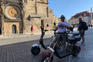 Praga: Tour guidato in e-scooter con pneumatici grassi