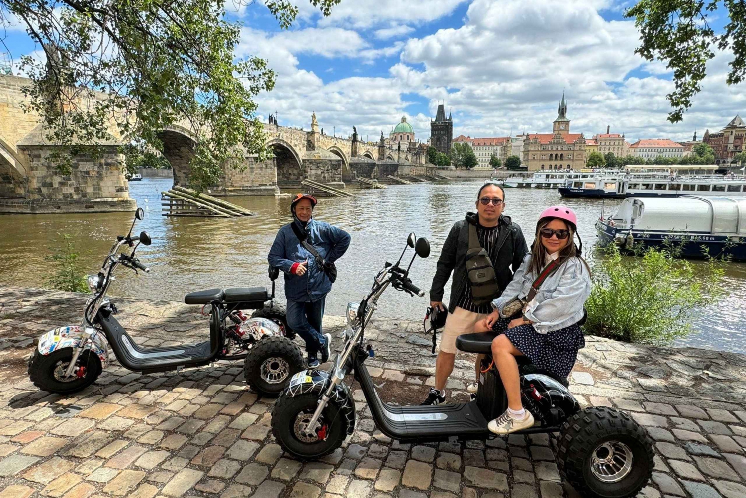 Prahan luostari & panoraamanäköalapaikka Electric Trike Tour - kierros moottoripyörällä