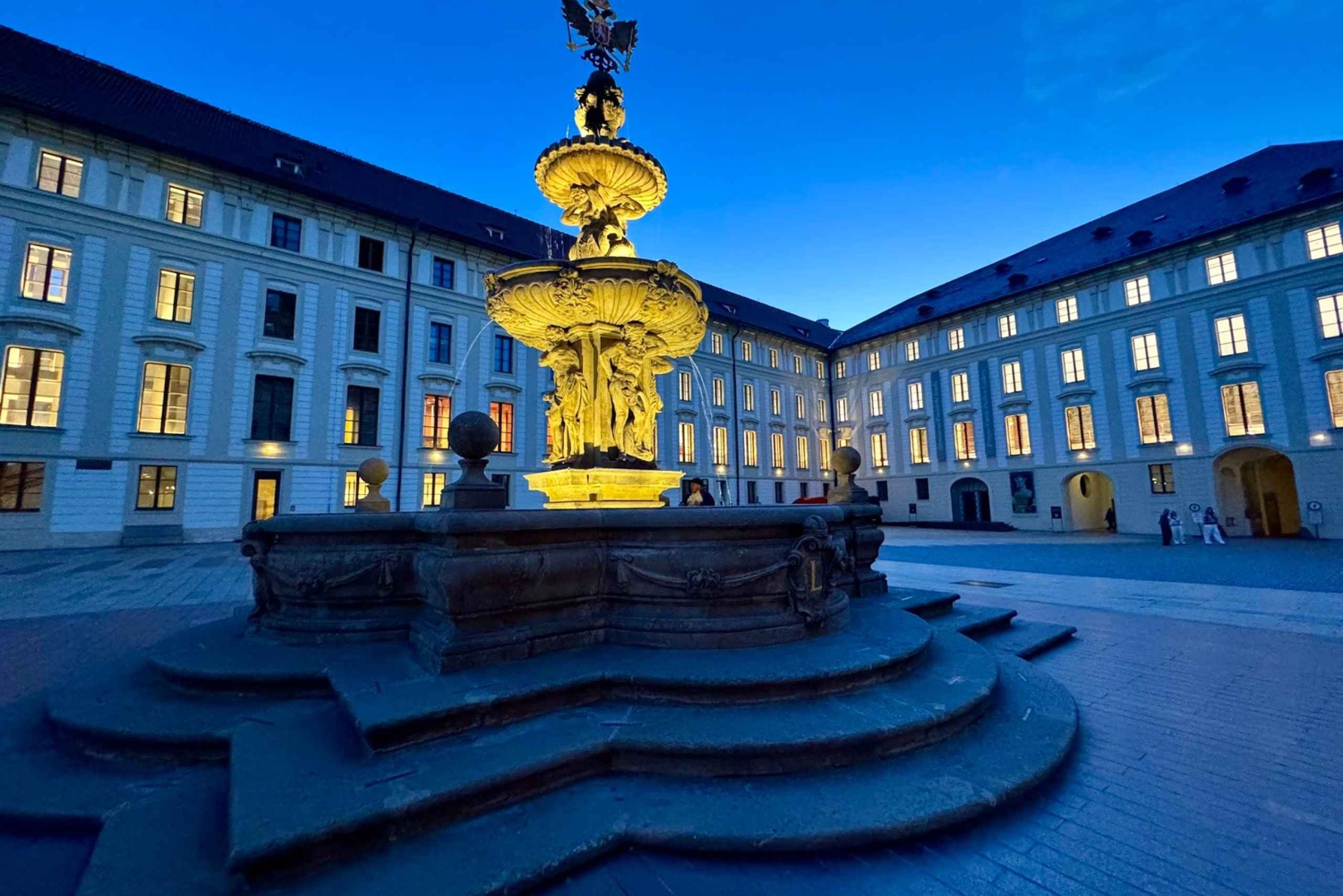 Prag: Nattvandring genom Pragborgen med utsikt över staden