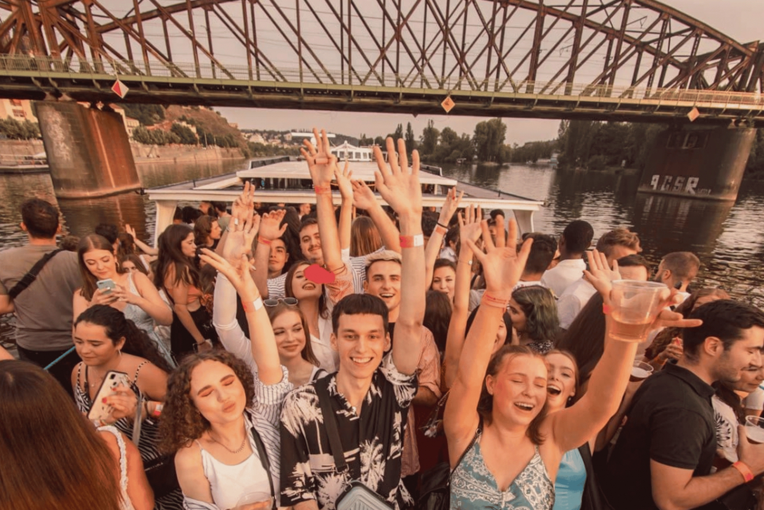 プラハ：ボートパーティーとアフターパーティー at EPIC