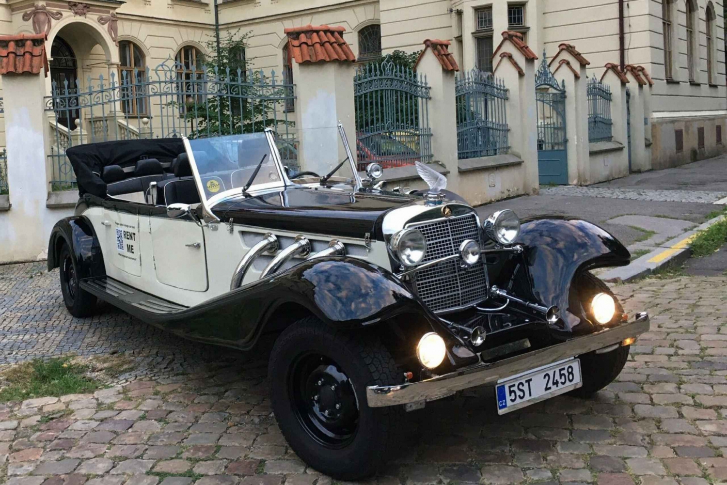 Praga: Visita privada en coche antiguo