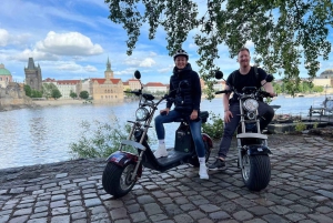 Praag: VIP privétour van 3 uur op een E-scooter met gids