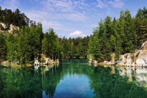 Prywatna jednodniowa wycieczka samochodem z Pragi do Rock City bez kolejki