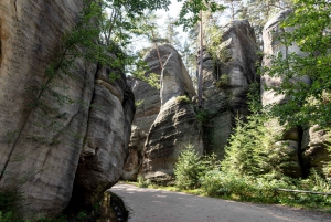 Prywatna jednodniowa wycieczka samochodem z Pragi do Rock City bez kolejki