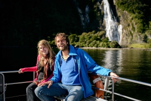 From Queenstown: Milford Sound Full-Day Tour with Lunch