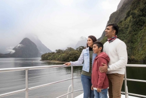 From Queenstown: Milford Sound Full-Day Tour with Lunch