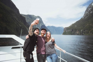 Queenstown: Milford Sound Coach & Cruise Full-Day Trip