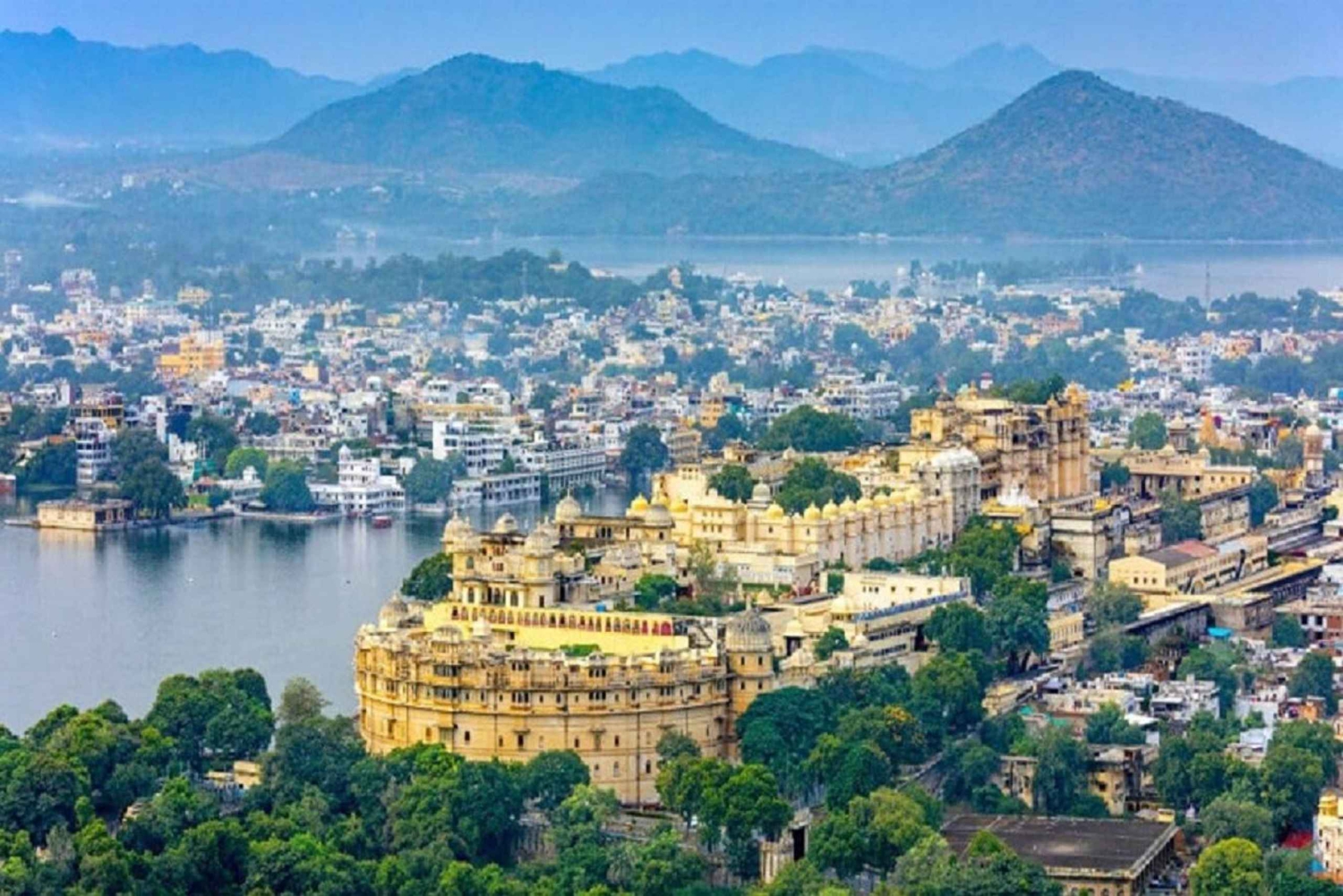 2-Day Private Udaipur City Sightseeing Tour with Hotel