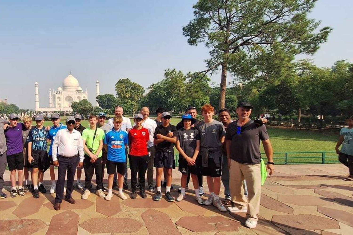 Agra kehyksessä: marmorin majesteettisuudesta joen mystiikkaan