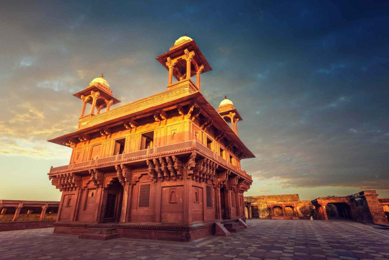 アグラからジャイプールまでのガイド付きツアー（ファテプル・シクリとアバネリを含む）