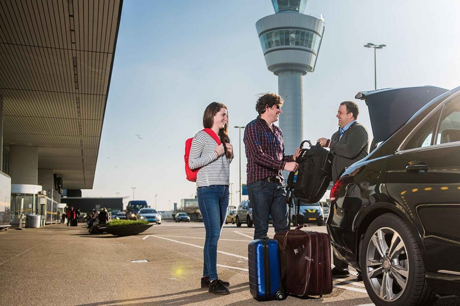 デリー/アグラ：片道プライベート送迎サービス（車利用）