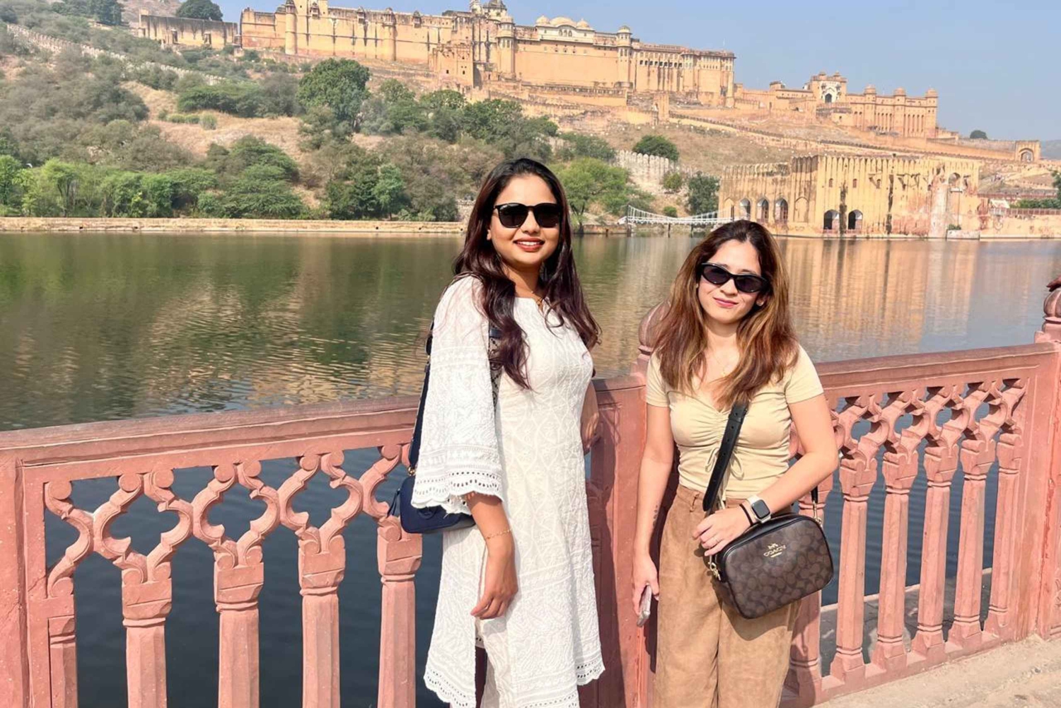 デリー：女性ガイドと行くゴールデン トライアングル 4日間プライベート ツアー