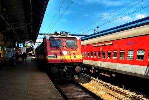 デリー発：車または電車でジャイプールへのプライベート日帰り旅行