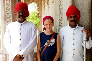 デリー発：車または電車でジャイプールへのプライベート日帰り旅行