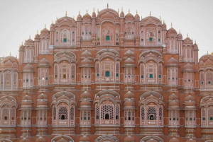 デリー発：車または電車でジャイプールへのプライベート日帰り旅行