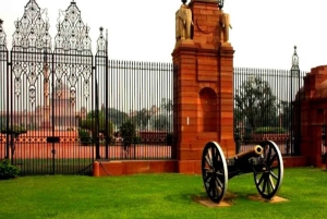 From Delhi: Private Taj Mahal and Agra City Tour by Suv Car