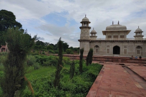 デリー発：タージ・マハル＆アグラ日帰りツアー（ジャイプール送迎付き）