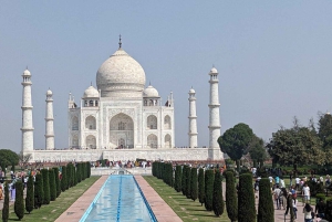 デリー発：タージ・マハル＆アグラ日帰りツアー（ジャイプール送迎付き）