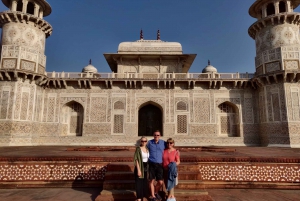From Delhi: Taj Mahal, Agra Fort, and Baby Taj Day Trip