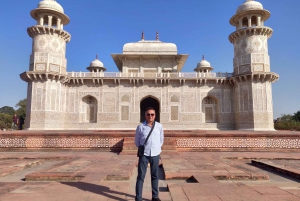 From Delhi: Taj Mahal, Agra Fort, and Baby Taj Day Trip