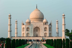 Vanuit Delhi: Taj Mahal, Agra & Mathura Tour per auto