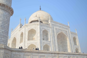 From Delhi: Taj Mahal, Agra & Mathura Tour by Car