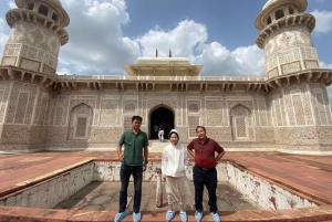 From Delhi: Taj Mahal & Agra Tour by Gatimaan Express Train