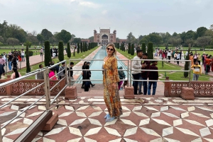 From Delhi: Taj Mahal & Agra Tour by Gatimaan Express Train