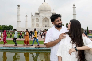From Delhi: Taj Mahal & Agra Tour by Gatimaan Express Train