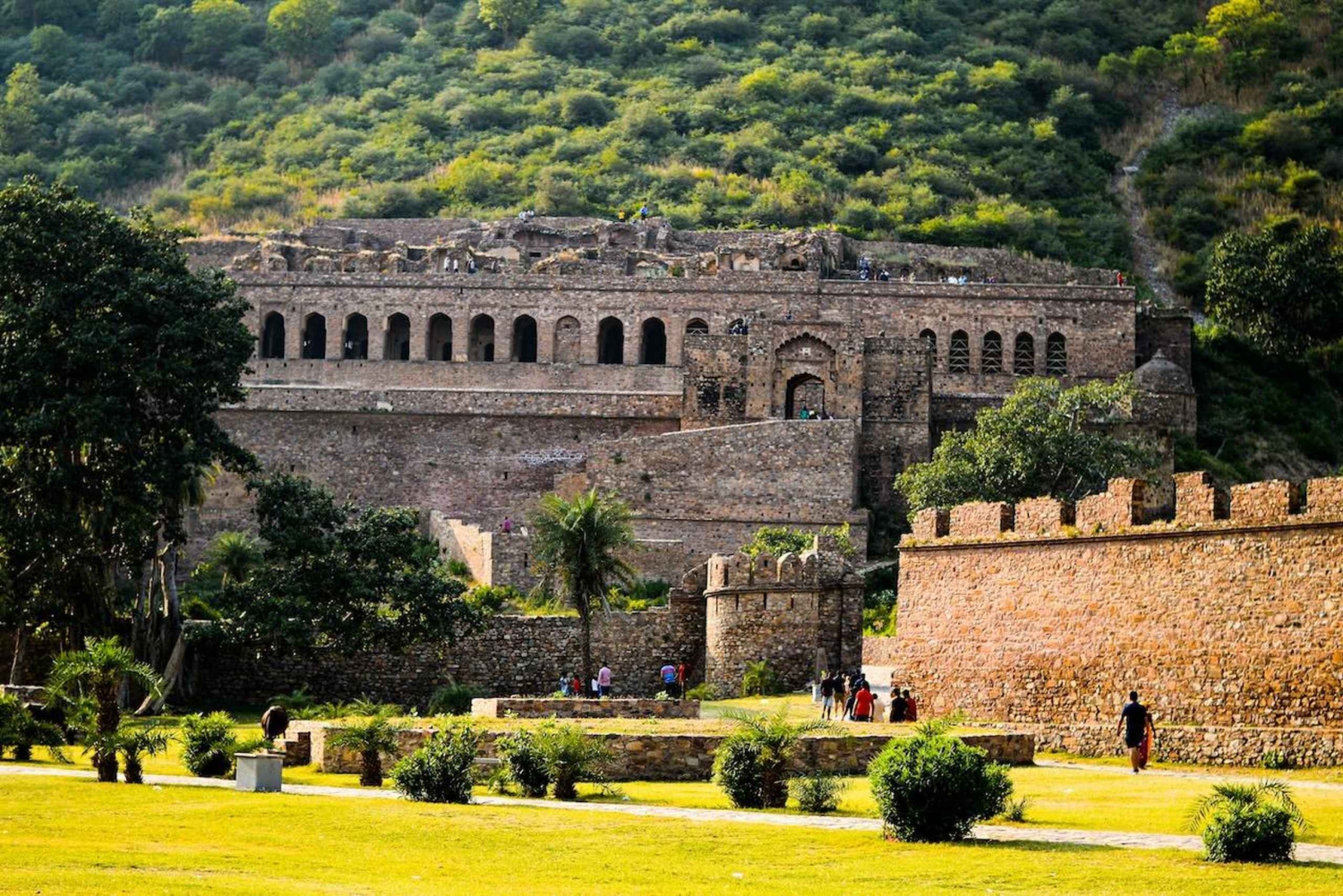 De Jaipur: passeio de um dia ao Poço Escalonado de Abhaneri e ao Forte de Bhangarh