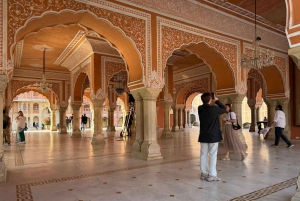 Jaipur: Ganztägige Highlight-Tour mit Tourguide