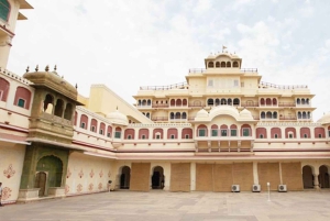 Jaipur: Stadtpalast, Hawa Mahal & Jantar Mantar Private Tour